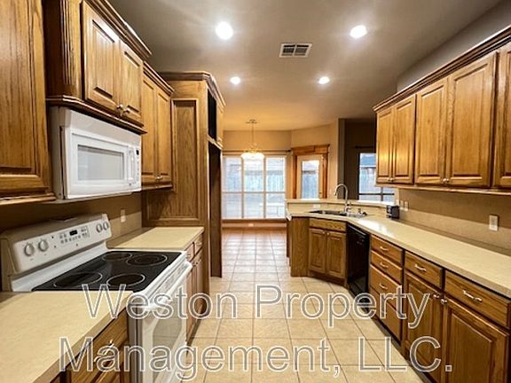 3rd image of 701 N Ponderosa Way
