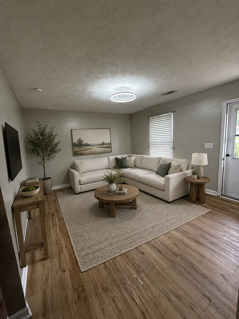 3 Bedroom, 1.5 Bath in Great Location — Photo 1