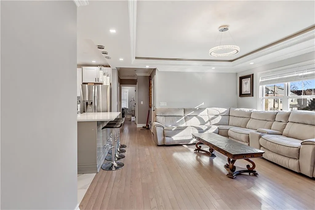 3 bed, 1288 sqft, $4,200 — Photo 4