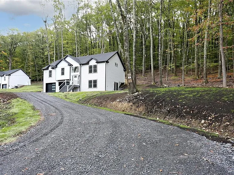 1097 Route 211 W — Photo 3