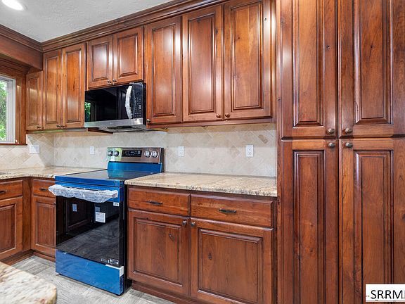 5th image of 776 Adell Ave