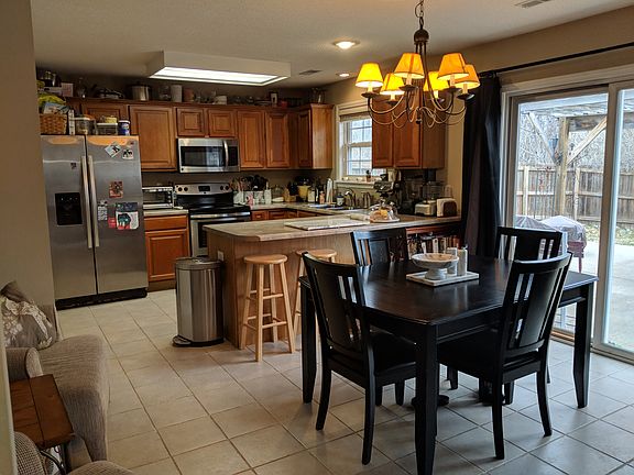 3rd image of 809 Norman Dr