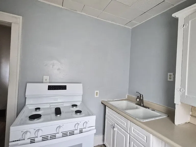 419 1/2 1st St NE — Photo 24