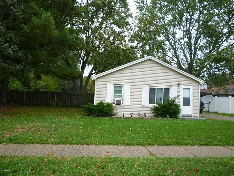 1st image of 4233 40th St SW