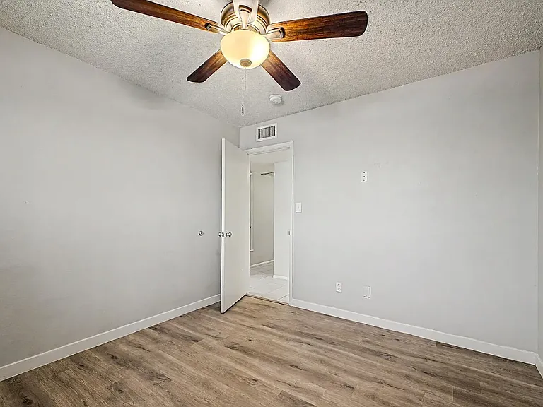 1000 E Loyola Dr — Photo 8