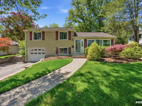 12 Willis Dr, Closter, NJ 07624