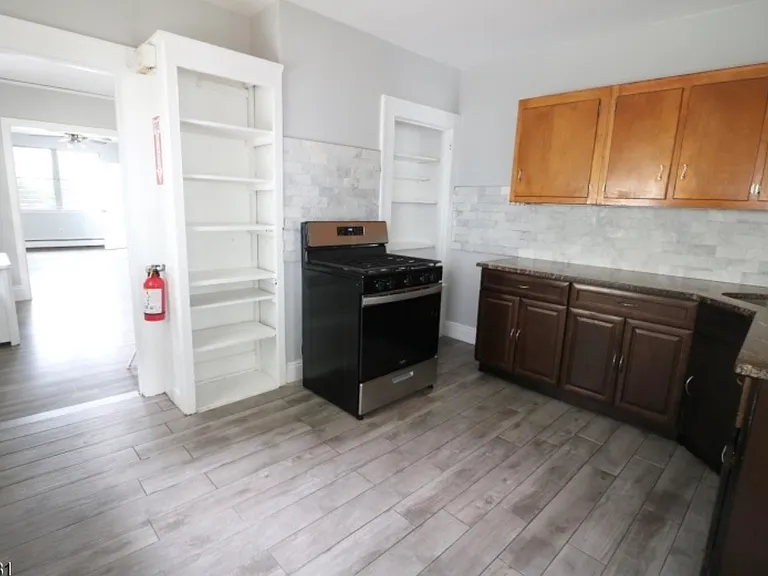 76 Clinton St — Photo 5