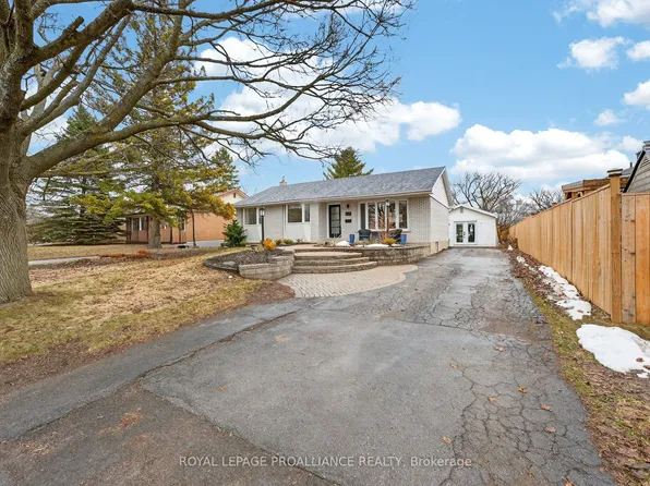 265 College St W, Belleville, ON K8P 2H7