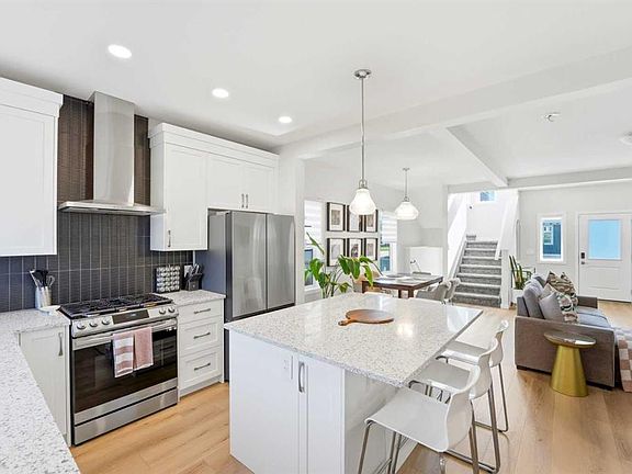 2nd image of 591 E Lawthorn Way SE