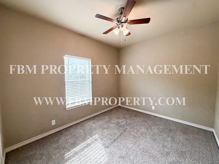 472 Pecan Hollow St — Photo 16