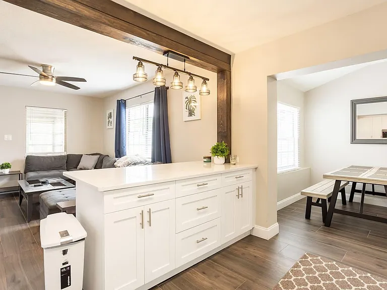 2109 W Cordelia St — Photo 4