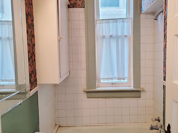 3rd image of 1138 N Clarkson St