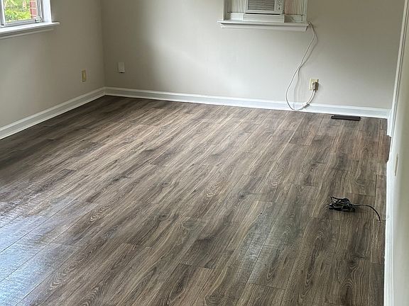 3rd image of 1836 Finchley Dr
