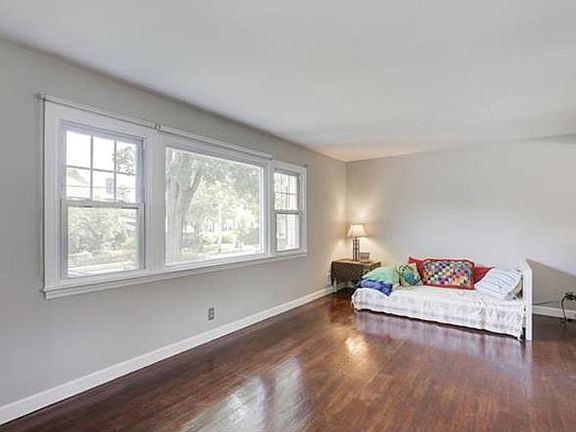 4th image of 134 Wagner Ave