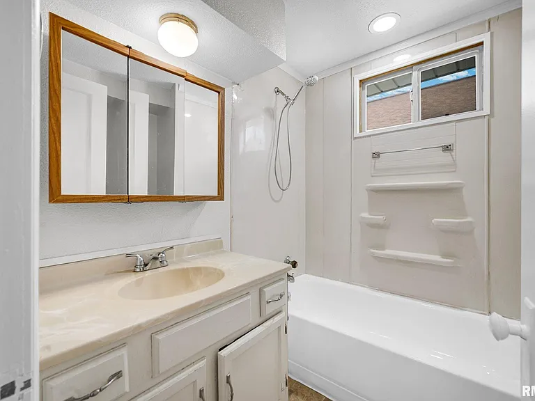 1413 W Gilbert Ave — Photo 15
