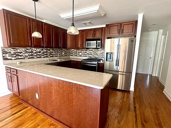 3rd image of 10218 Rockaway Beach Blvd Floor 2