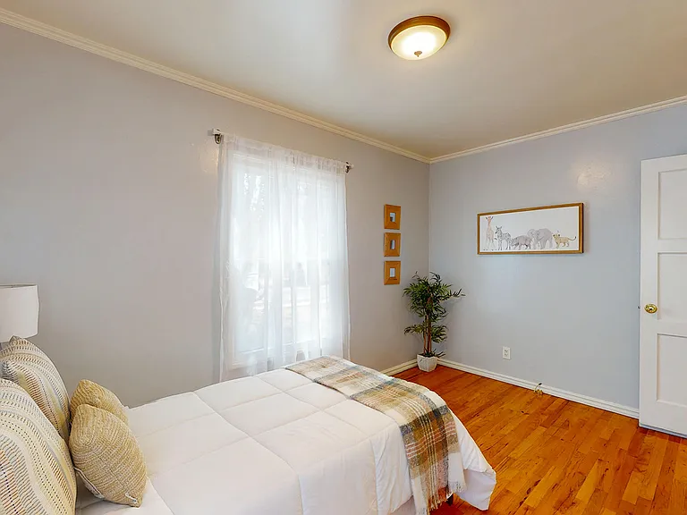7827 Rhodes Ave — Photo 3