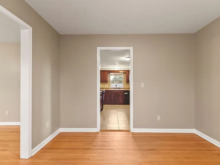 242 Cedar Crst — Photo 8
