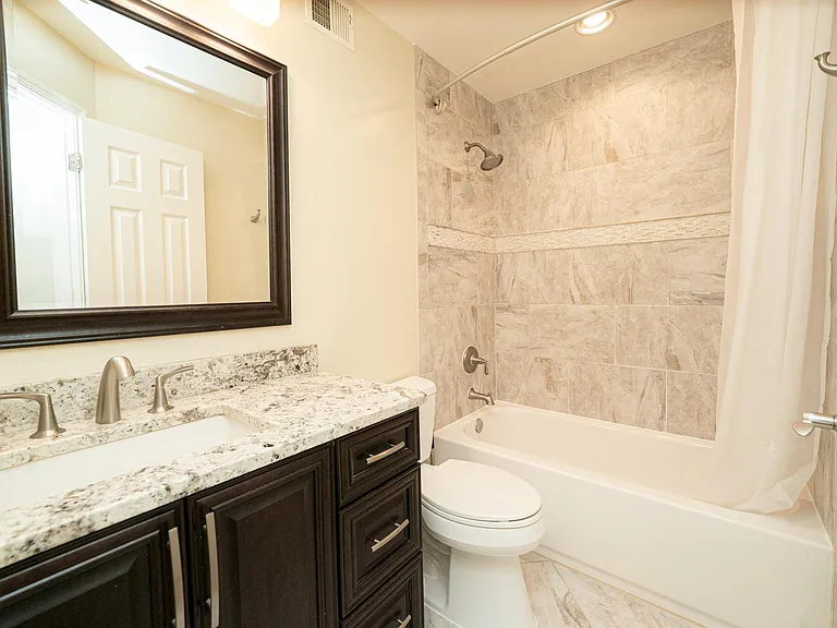 7036 Kings Manor Dr — Photo 27