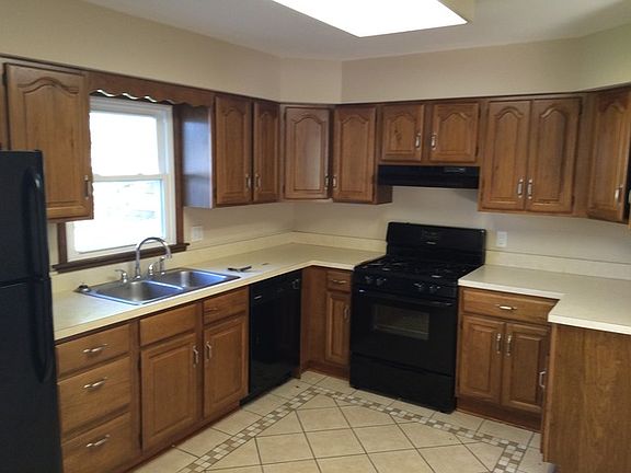 2nd image of 1632 Lucylle Ave