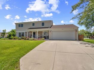 407 N Braintree Dr, Schaumburg, IL 60194