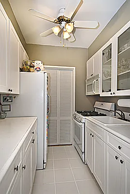 Sold by R New York | media 10