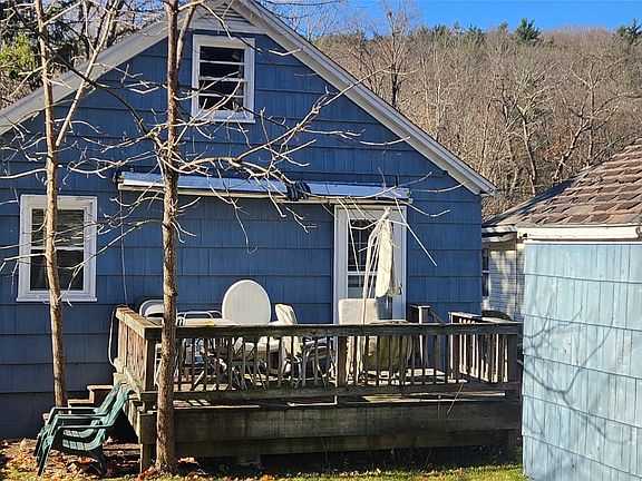 4th image of 33 Brook Ave