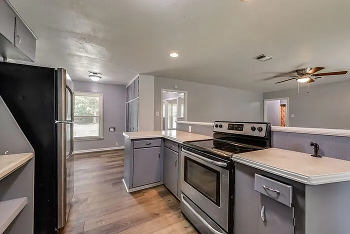 3 bed, 1.5 bath, 1573 sqft, $1,550 — Photo 2