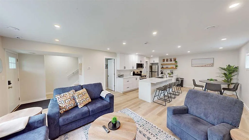 3 bed, 1.5 bath, 1407 sqft, $2,500 — Photo 3
