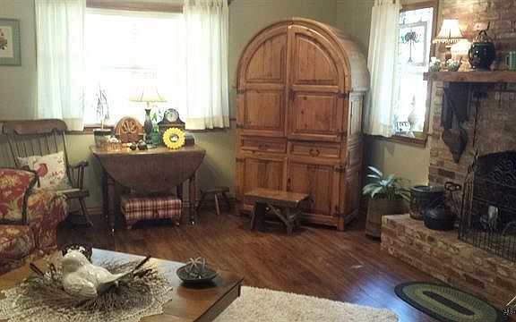 4th image of 525 County Road 4120