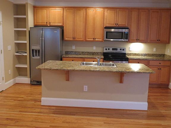 5th image of 1708 Honeysuckle Dr