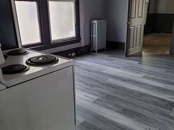2nd image of 205-209 E Main St #205-1