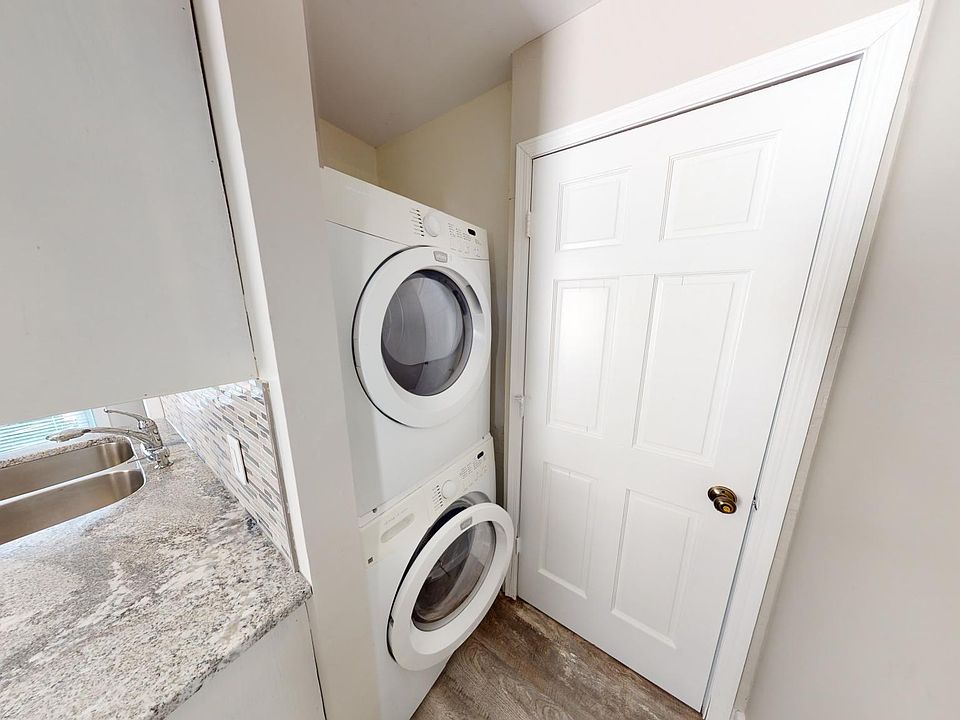 Free in-unit laundry