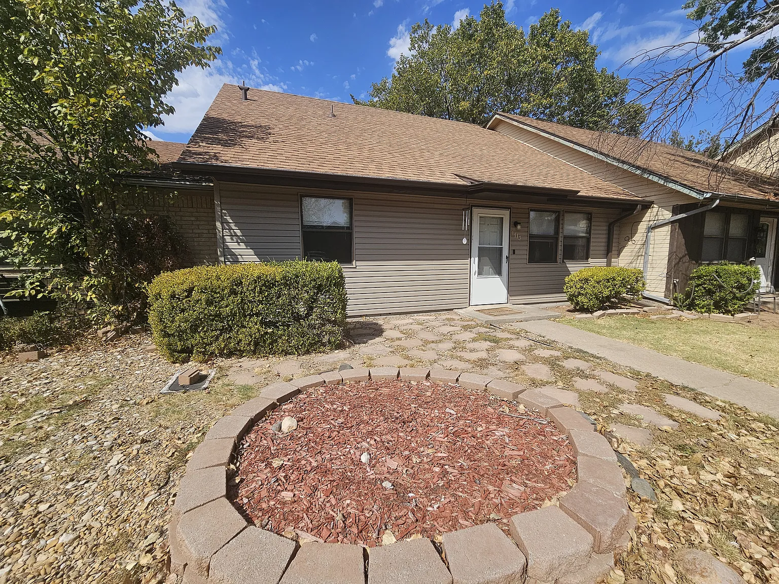 3 bed, 1440 sqft, $1,200 — Photo 2