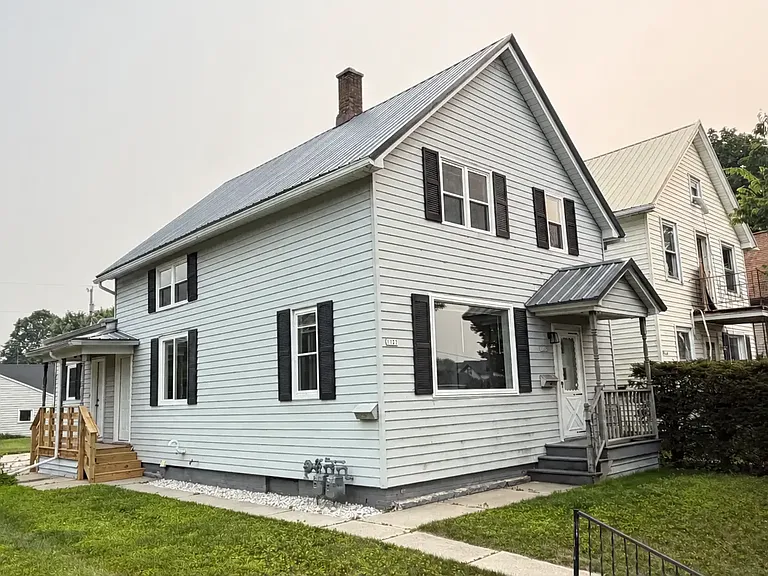 1129 Broadway Ave — Photo 6
