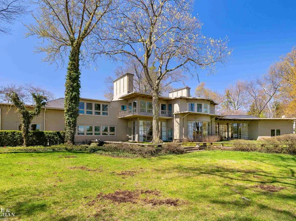 515 Lake Shore Rd, Grosse Pointe Shores, MI 48236