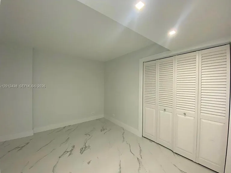 6039 Collins Ave #1033 — Photo 16