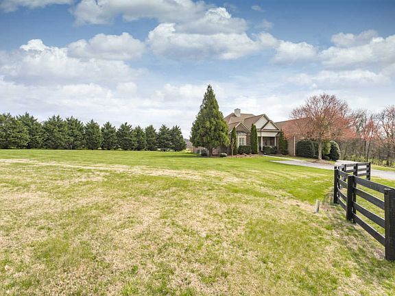 3rd image of 2708 Deer Haven Ct