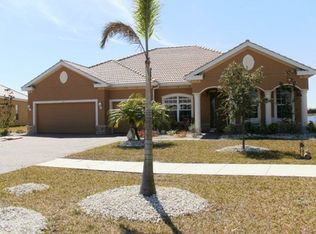 2098 Grove Dr, Naples, FL 34120