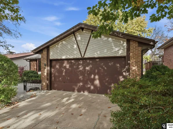 7106 Shamrock Rd, Lincoln, NE 68506