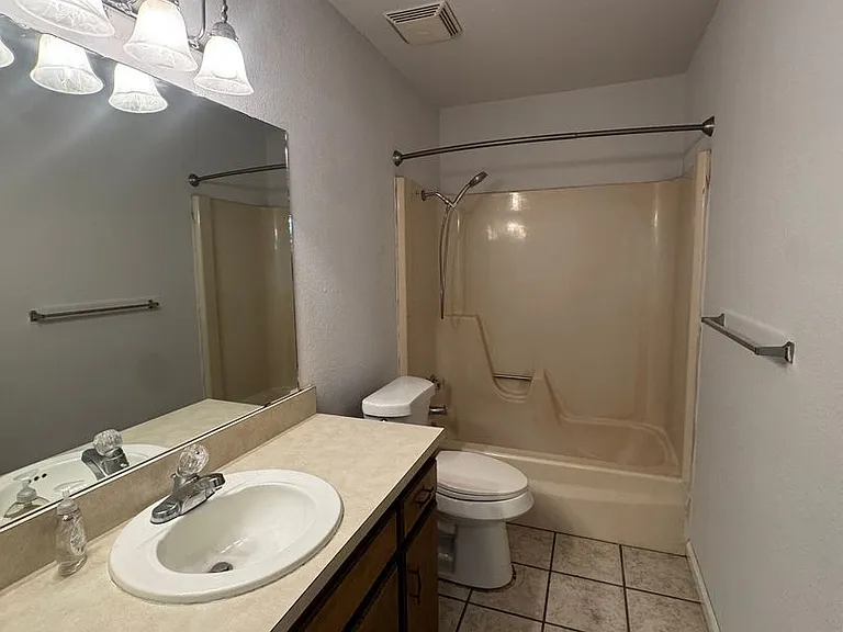 2809 Lawton Dr — Photo 8