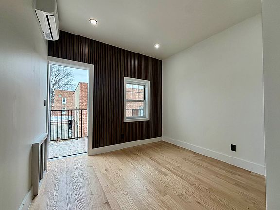 3rd image of 7239 Myrtle Ave APT 2