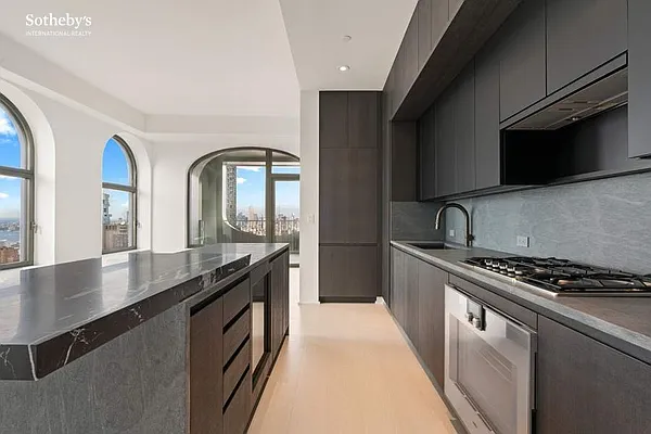 Rented by Sotheby's International Realty | media 23