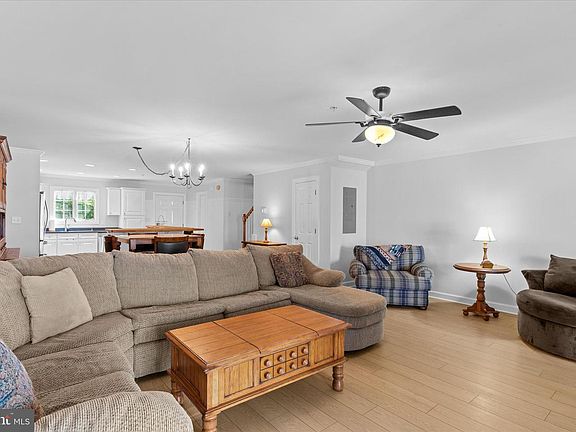 5th image of 9717 Village Ln Unit 3