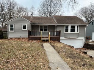 4900 NE Park Ln, Kansas City, MO 64118