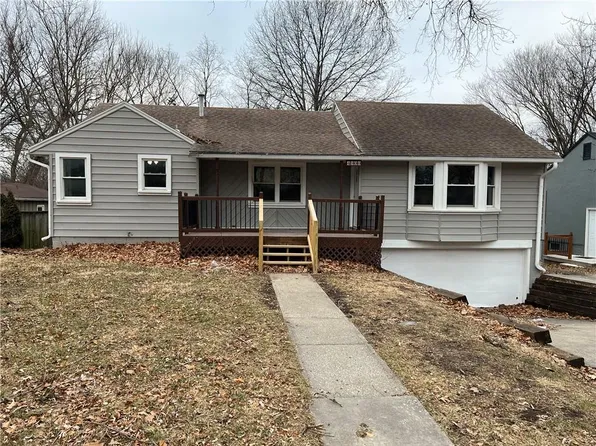 4900 NE Park Ln, Kansas City, MO 64118