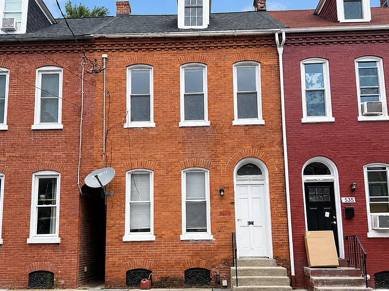 537 W. King St. — Photo 1