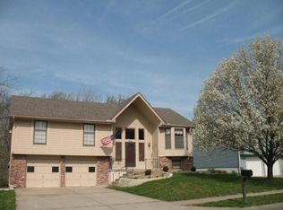 906 Amesbury Ave, Liberty, MO 64068