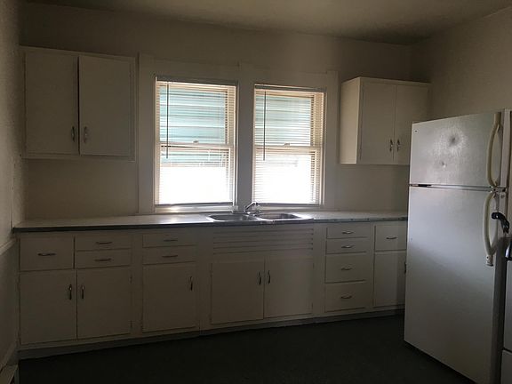 5th image of 419 1/2 Richmond Ave