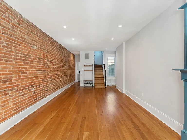 306 L St SE — Photo 6